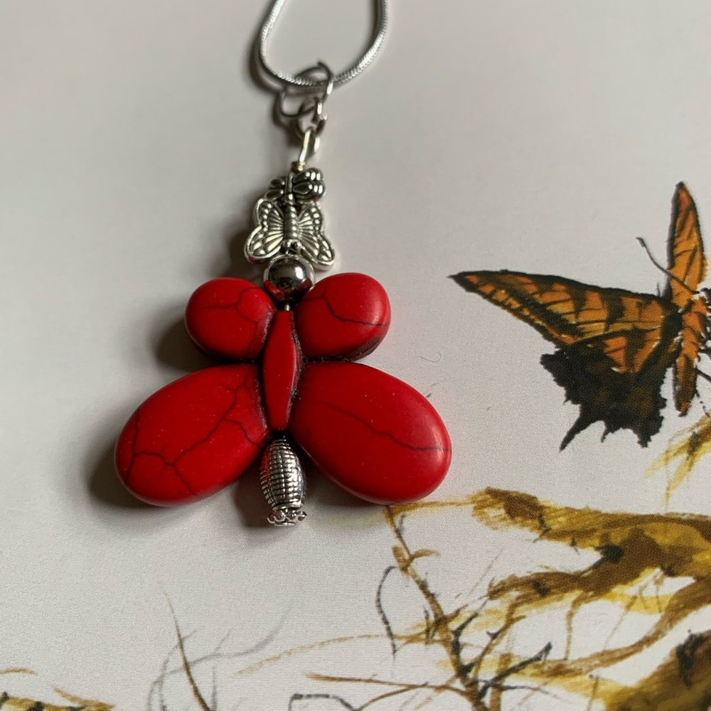 3/$100 Beautiful butterfly 🦋 necklace